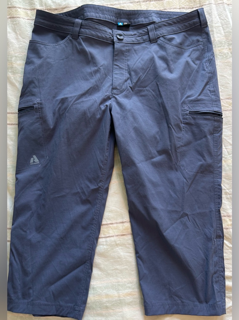 Eddie Bauer Women’s Pro Guide First Ascent Cropped Navy Blue Hiking Pants 18W